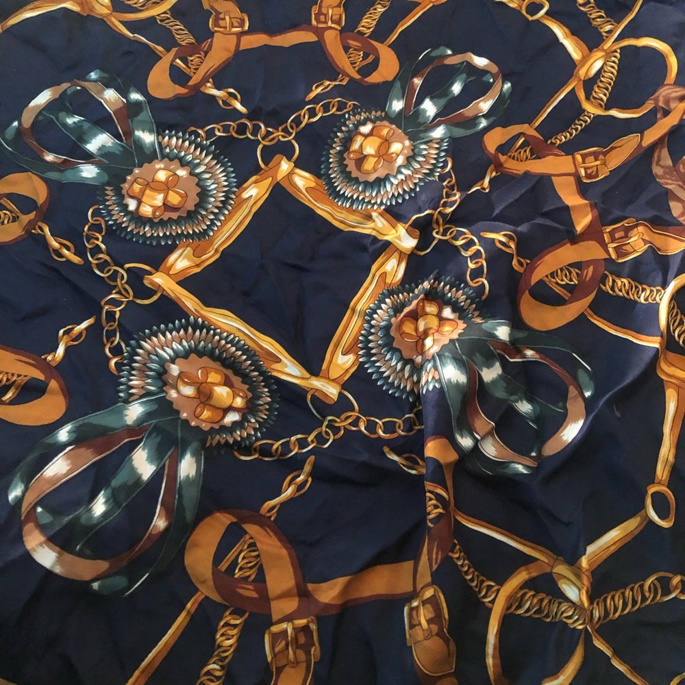 🌞 Gorgeous blue gold and white Head Scarf eomen size 34” by 34”